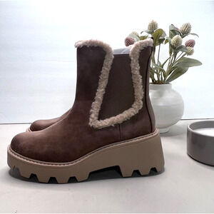 DV by Dolce Vita Vinny Lug Sole Ankle Bootie Tan Pull On Fur Trim Women 8 NWOB